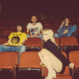Amyl and the Sniffers 